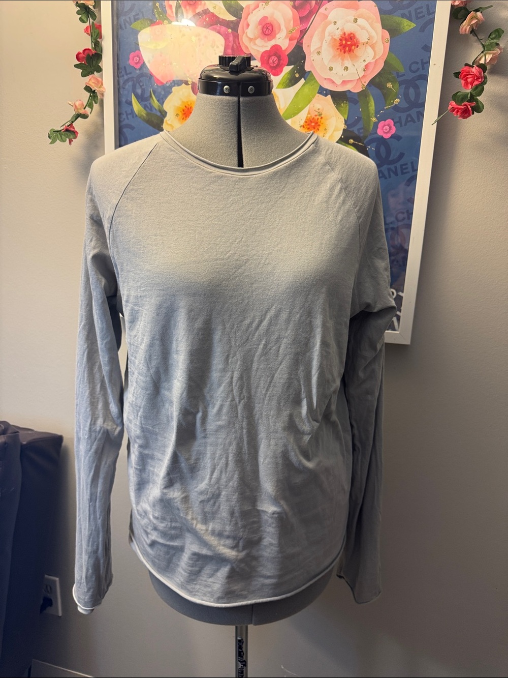 Light Gray Long-Sleeve Women's Tee - Brand: